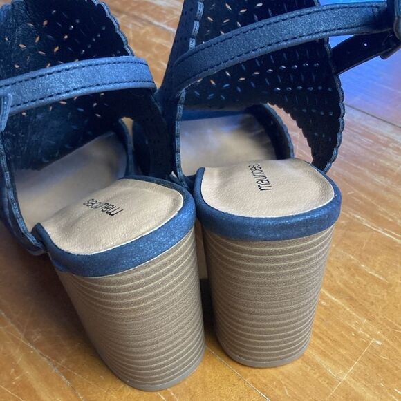 Maurices Emilia Perforated Cutout Block Black Sandals Glitter Sparkle Size 6.5 - Picture 7 of 7